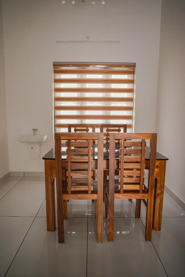 Shimano Square Guest House วาร์คาลา ภายนอก รูปภาพ