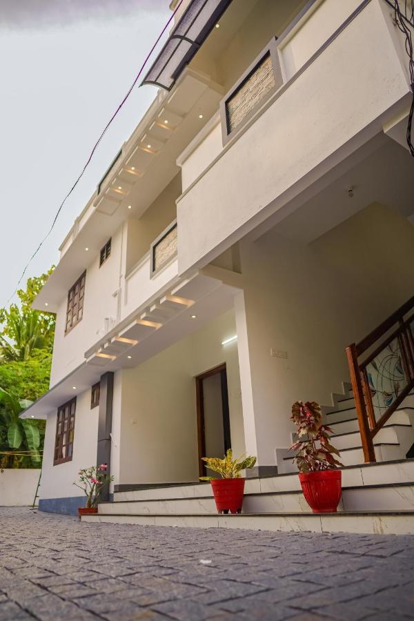 Shimano Square Guest House วาร์คาลา ภายนอก รูปภาพ
